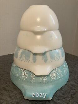 Vintage Pyrex AMISH BUTTERPRINT Cinderella Handled 4 Bowl Set -Turquoise & White