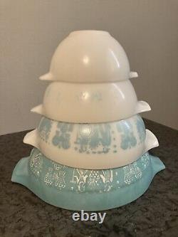 Vintage Pyrex AMISH BUTTERPRINT Cinderella Handled 4 Bowl Set -Turquoise & White