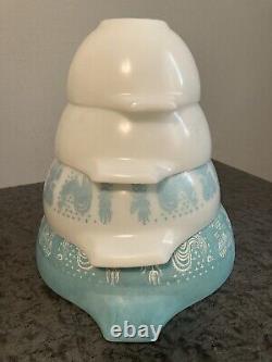 Vintage Pyrex AMISH BUTTERPRINT Cinderella Handled 4 Bowl Set -Turquoise & White