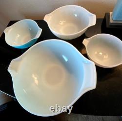 Vintage Pyrex Amish Butterprint Cinderella Mixing Bowls Turquoise/White 4pc Set