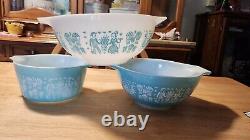 Vintage Pyrex Amish Butterprint Cinderella Mixing Bowls Turquoise/White Set of 3