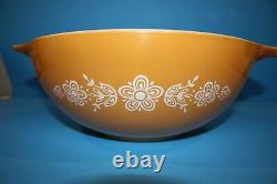 Vintage Pyrex BUTTERFLY GOLD Cinderella 4 Bowl Set Butterscotch & White