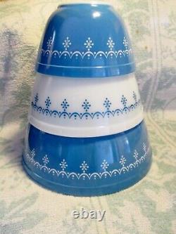 Vintage Pyrex Blue Garland Set of 3 Mixing Bowls in Very Good to Excellent Cond