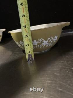 Vintage Pyrex Cinderella Nesting Mixing Bowl Green White Daisy Retro Set Of 4