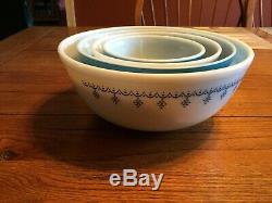 Vintage Pyrex Garland/snowflake Mixing Bowls, Complete Set Of 4 Euc