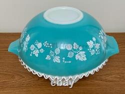 Vintage Pyrex JAJ Turquoise Goooseberry Cinderella Mixing Bowl (4 Quart)