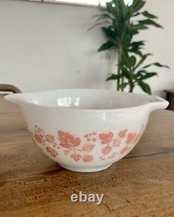 Vintage Pyrex Set 4 Gooseberry Pink White Cinderella Nesting Mixing Bowls