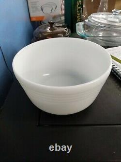 Vintage Pyrex Top Circular Ribbed Milk Glass Mixing Bowl eg