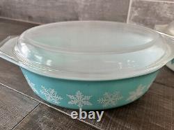 Vintage Pyrex Turquoise/white 2 1/2 qt Snowflake 2 Casserole Dish with Lid 045