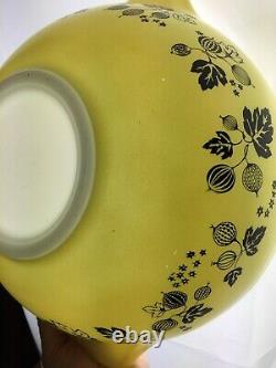 Vintage Pyrex Yellow White Black Gooseberry Cinderella Bowls 441 442 443 444