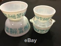 Vintage Pyrex bowls in Amish Butterprint turquoise and white