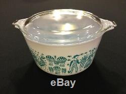 Vintage Pyrex bowls in Amish Butterprint turquoise and white