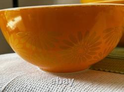 Vintage Pyrex set of 4 Sunflower Cinderella Nesting Bowls 441-444 (B)