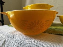 Vintage Pyrex set of 4 Sunflower Cinderella Nesting Bowls 441-444 (B)