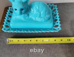 Vintage WESTMORELAND BLUE CAT MILK GLASS CANDY DISH WithBlue/Green Glass Eye-READ