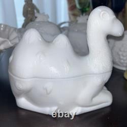 Vintage WESTMORELAND Milk Glass HUMPHREY CAMEL Lidded Dish With Original Sticker