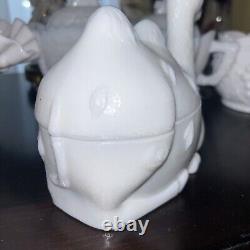 Vintage WESTMORELAND Milk Glass HUMPHREY CAMEL Lidded Dish With Original Sticker