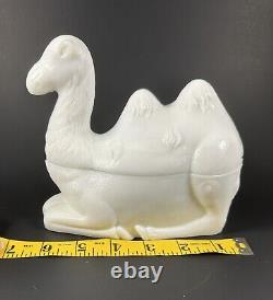 Vintage Westmoreland White Milk Glass Humphrey Camel 5.25 Candy Trinket Dish