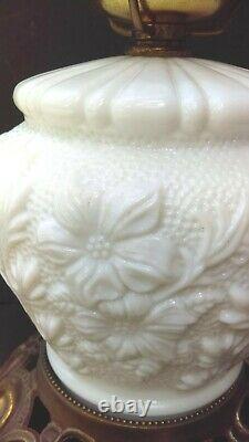 Vintage White Puffy Rose Poppy Milk Glass Gone With The Wind 3-Way Lamp Turnkey