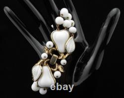 Vtg 1950s TRIFARI PAT PEND Poured White Milk Glass Pear Fruit Beaded Bracelet
