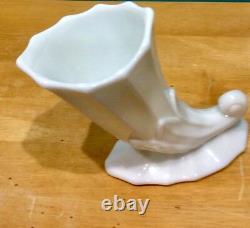 Vtg 40s Wht Milk Glass 6 Cornucopia Vase