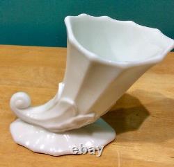 Vtg 40s Wht Milk Glass 6 Cornucopia Vase