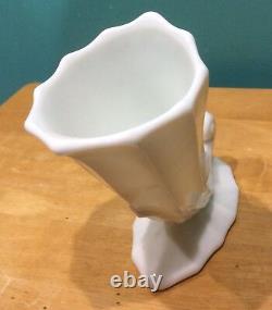 Vtg 40s Wht Milk Glass 6 Cornucopia Vase