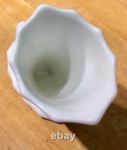 Vtg 40s Wht Milk Glass 6 Cornucopia Vase