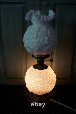 Vtg Fenton White Milk Glass GWTW Gone With The Wind Hurricane Poppy Table Lamp