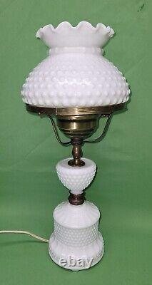 Vtg GWTW White Milk Glass Hobnail Boudoir Table Lamp