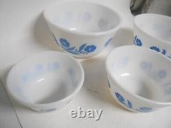 Vtg Hazel Atlas Scalloped Rim Blue Cornflower Milk Glass Nesting Mixing Bowls