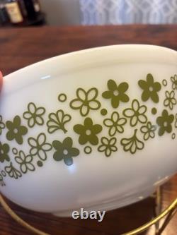 Vtg Pyrex Crazy Daisy Spring Blossom 404 bowl with promotional stand