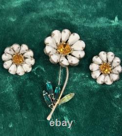 Weiss White Milk Glass & Green & Yellow Rhinestone Daisy Brooch Clip-On Earrings