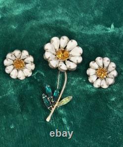Weiss White Milk Glass & Green & Yellow Rhinestone Daisy Brooch Clip-On Earrings
