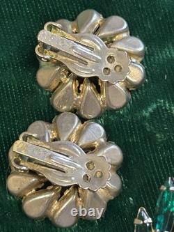 Weiss White Milk Glass & Green & Yellow Rhinestone Daisy Brooch Clip-On Earrings