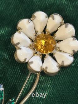 Weiss White Milk Glass & Green & Yellow Rhinestone Daisy Brooch Clip-On Earrings
