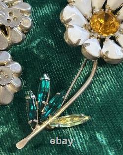 Weiss White Milk Glass & Green & Yellow Rhinestone Daisy Brooch Clip-On Earrings