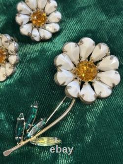 Weiss White Milk Glass & Green & Yellow Rhinestone Daisy Brooch Clip-On Earrings