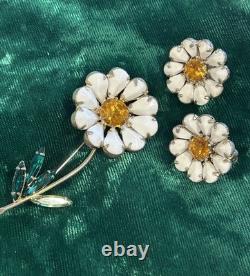 Weiss White Milk Glass & Green & Yellow Rhinestone Daisy Brooch Clip-On Earrings