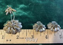 Weiss White Milk Glass & Green & Yellow Rhinestone Daisy Brooch Clip-On Earrings