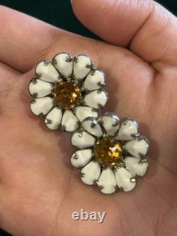 Weiss White Milk Glass & Green & Yellow Rhinestone Daisy Brooch Clip-On Earrings