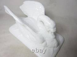 Westmoreland, Raised Wing Swan, Milk Glass, Dish/Bowl, Basketweave, Excellent